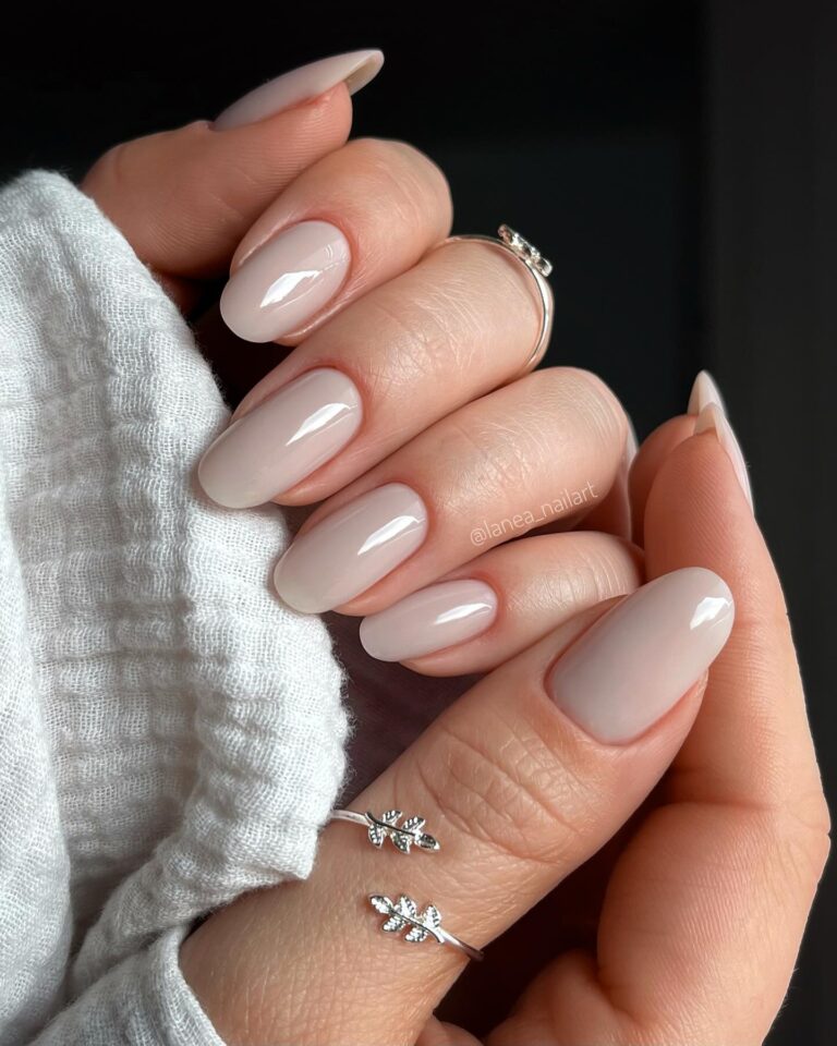 21 Summer Nails Every Quiet Luxury Girl Needs