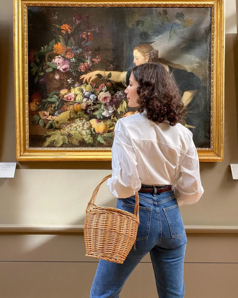 30 Museum Outfit Ideas That Perfectly Capture the Feminine Aesthetic